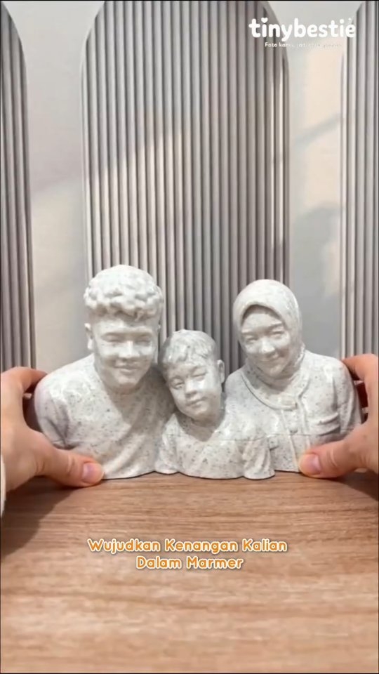 Figurin chibi TinyBestie dengan detail wajah mengikuti foto pelanggan